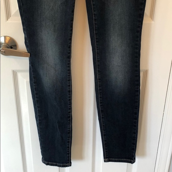 Guess Jeans - Picture 2 of 7